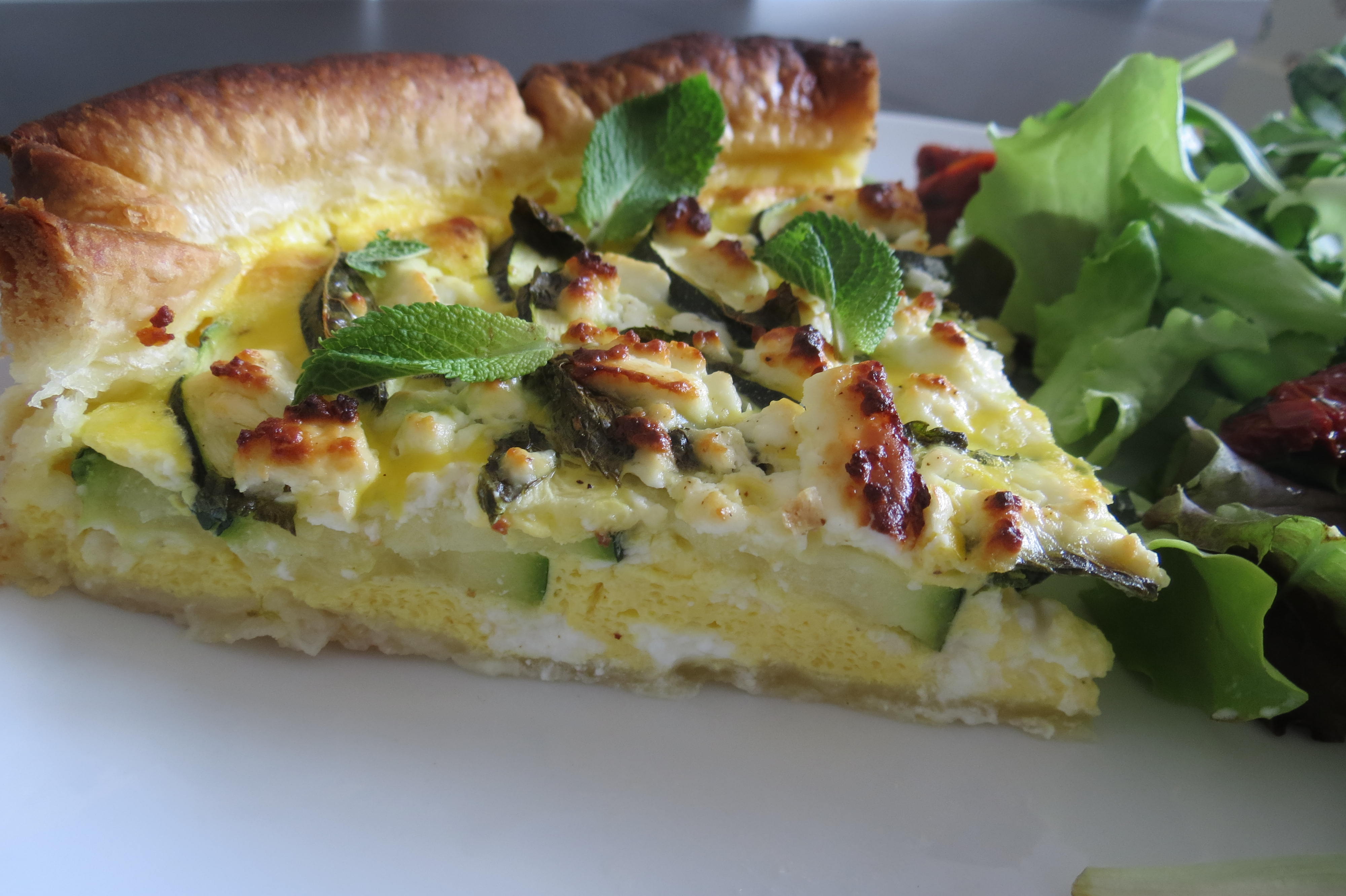 Vegetarische quiche met courgette, feta en verse munt - Life Is Good